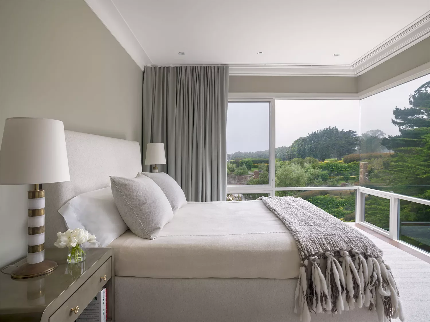 52 Clever Small Bedroom Ideas That Maximize Every Square Inch 8 Hang Curtains Up High