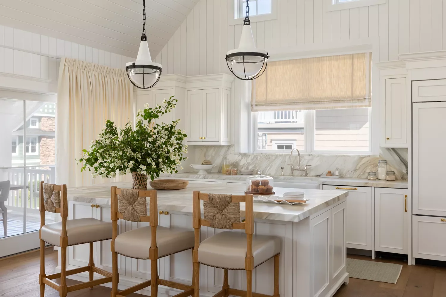 32 Modern Farmhouse Kitchen Ideas That'll Transform Your Cooking Space Hang Curtains
