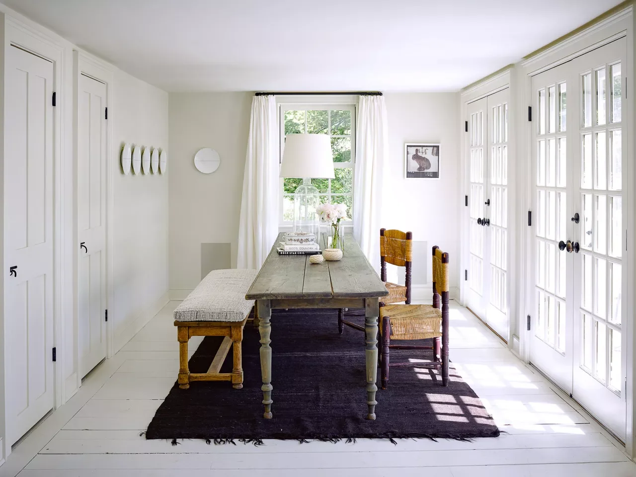 32 Modern Farmhouse Dining Room Ideas That Bring Rustic Warmth to Your Home Hang Decorative Plates