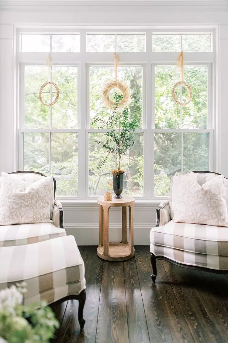 40 Effortless Modern Fall Decorating Ideas That Feel Just Right 10 Hang Fall Wreaths in Windows