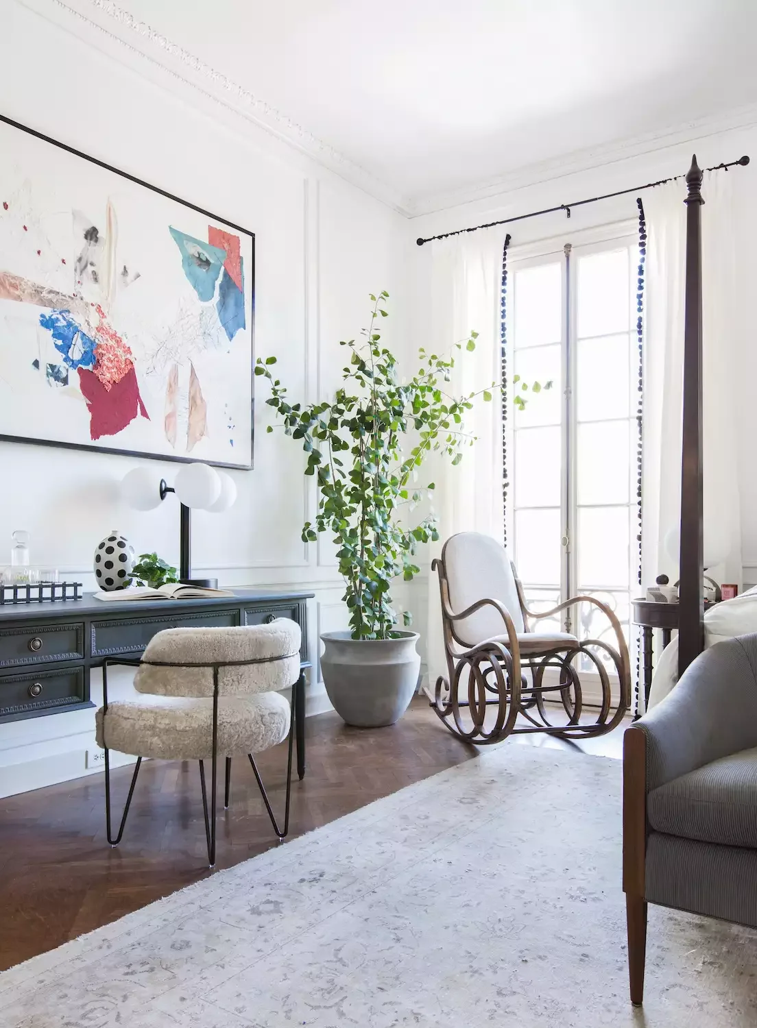45 Bedroom Office Ideas to Perfect Your Work-Life Balance 37 Hang Large Scale Art