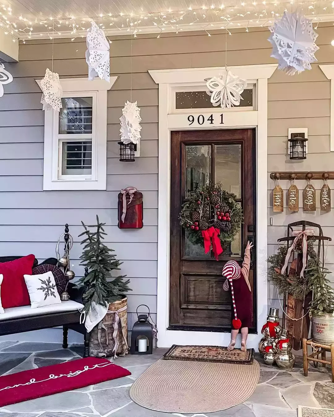 50 Festive Christmas Party Decorating Ideas Your Guests Will Absolutely Adore 31 Hang Paper Snowflakes