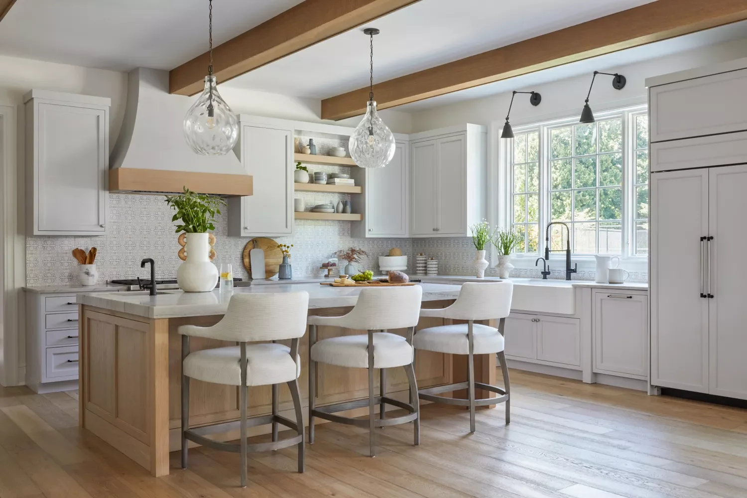 32 Modern Farmhouse Kitchen Ideas That'll Transform Your Cooking Space Hang Sconces