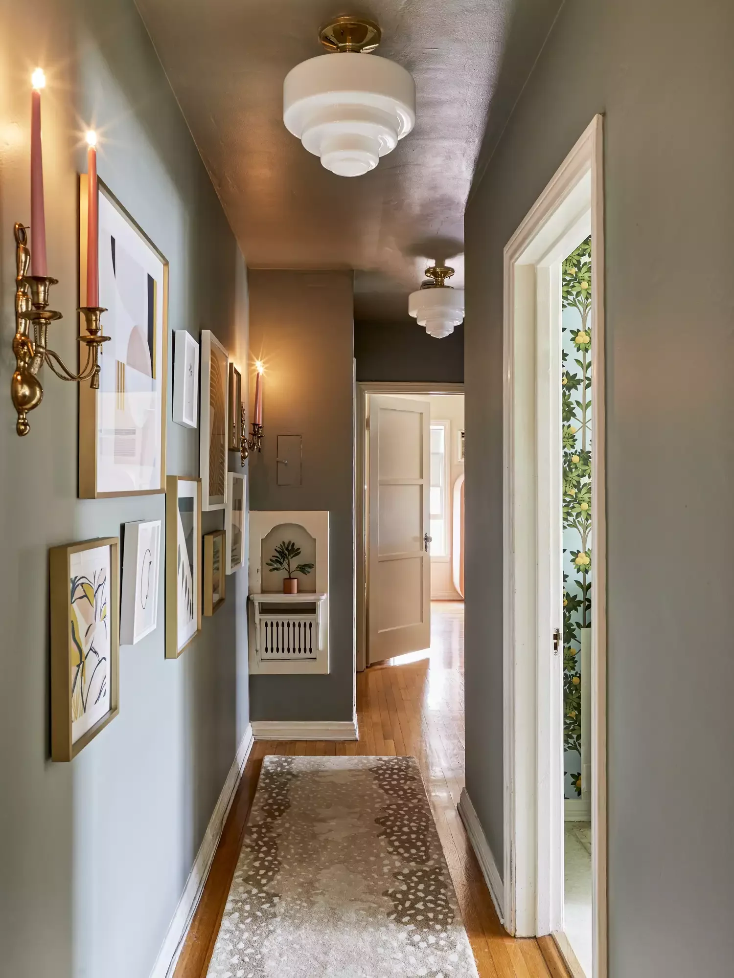 22 Stunning Entryway Wall Ideas That Create an Amazing First Impression 17 Hang Up a Gallery Wall