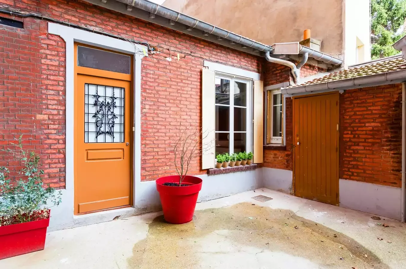 39 Stunning Front Door Decor Ideas to Welcome Every Season Hang a Door Window Shade