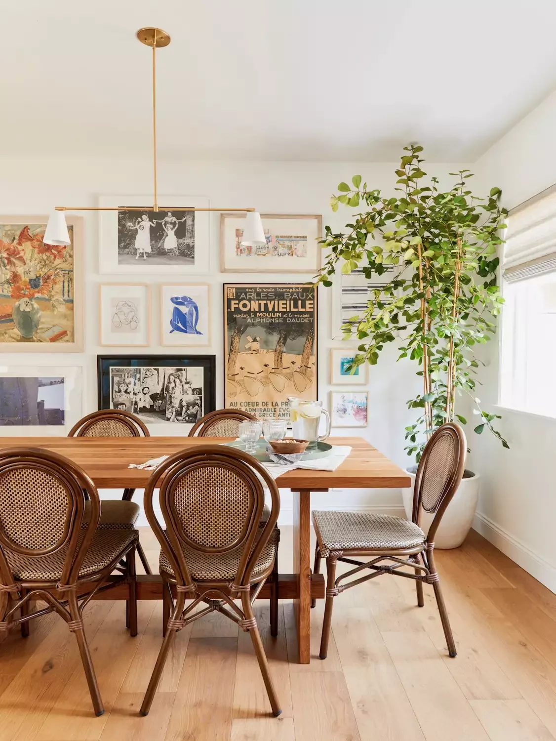 98 Stunning Dining Room Ideas to Transform Your Entertainment Space Hang a Gallery Wall
