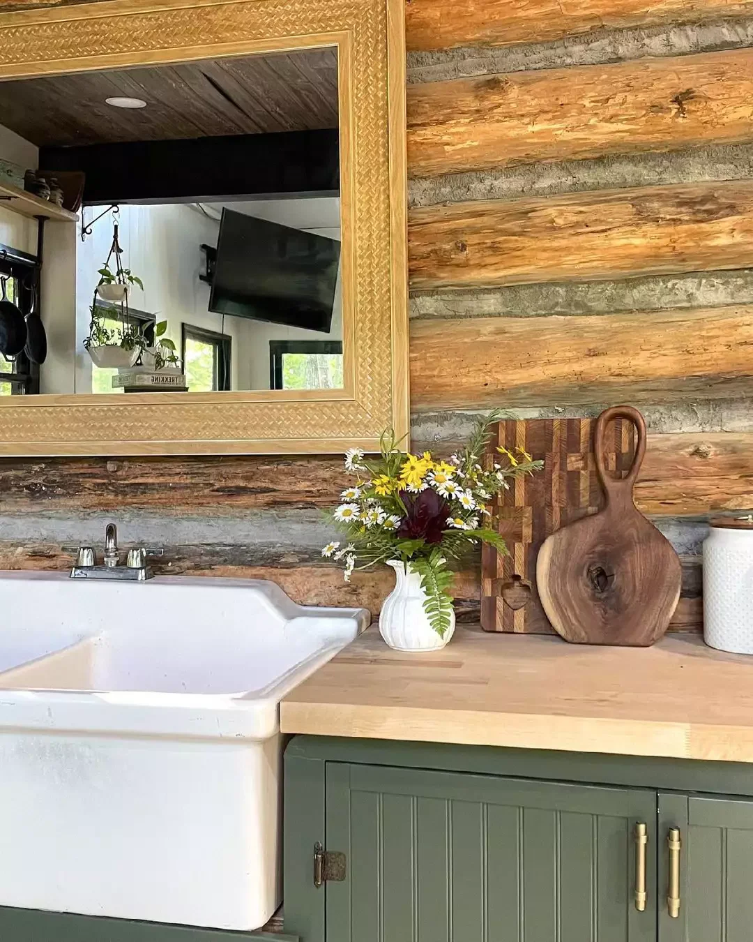 18 Cozy Cabin Kitchen Design Ideas That'll Make You Want to Move to the Mountains 7 Hang a Mirror
