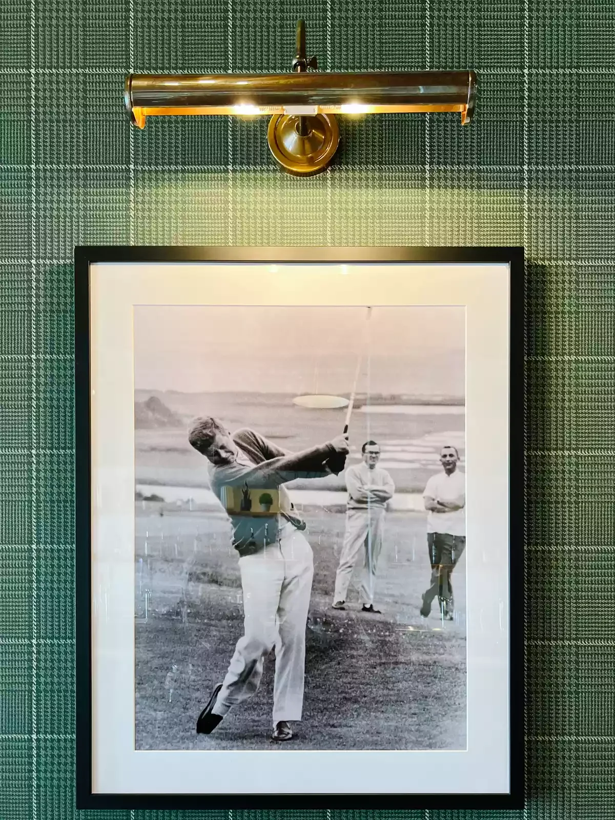 22 Creative Ways to Display Your Favorite Photos at Home Hang a Picture Light
