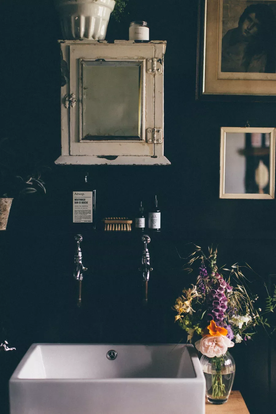 20 Vintage-Inspired Bathroom Designs That Bring Timeless Character to Your Home 4 Hang a Vintage Medicine Cabinet