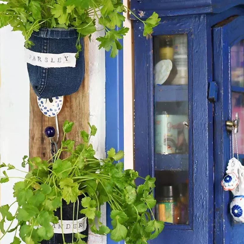 28 Creative DIY Vertical Garden Projects to Transform Your Space Hanging Herb Garden