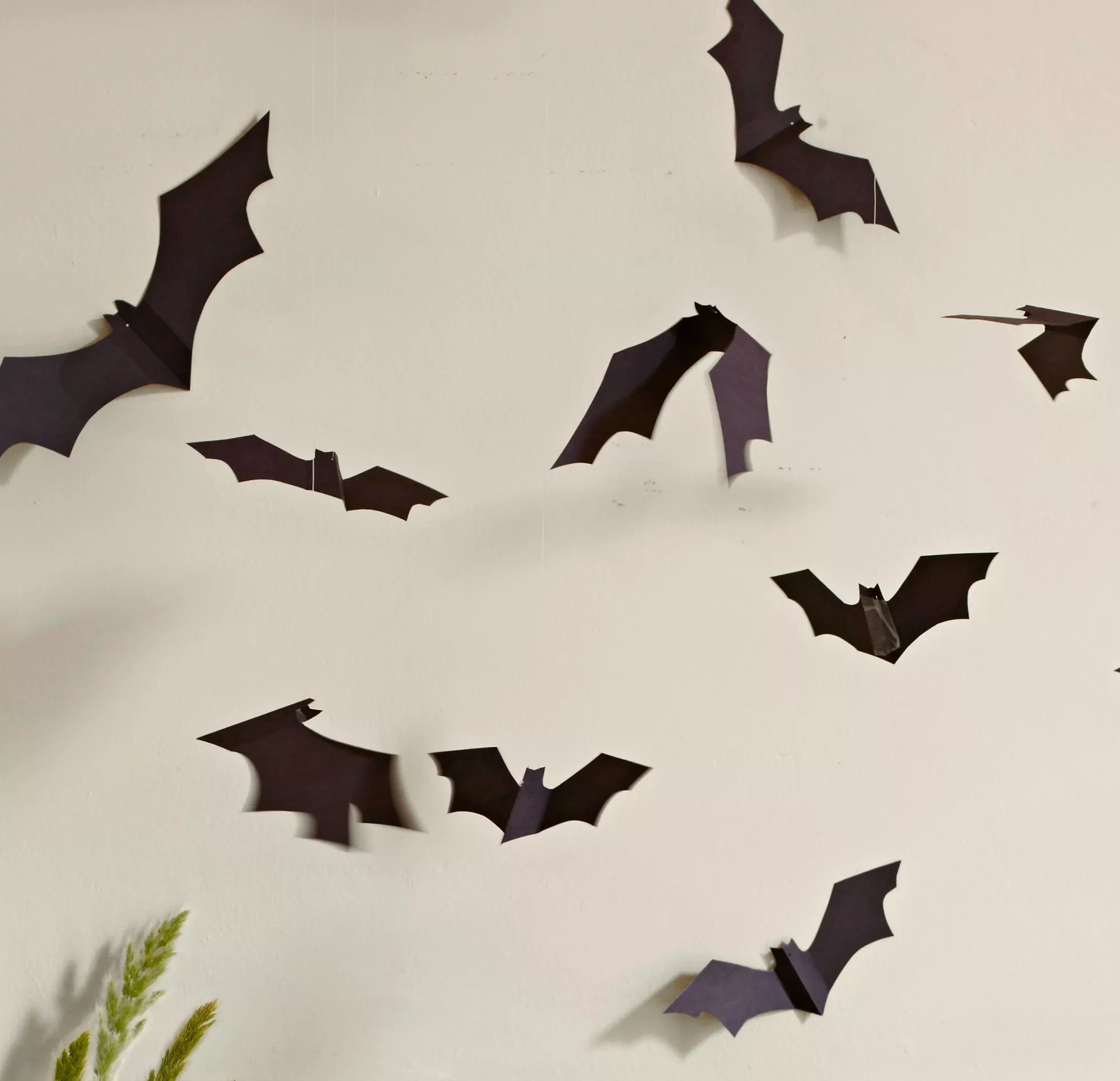 80 Quick Halloween Crafts You Can Complete in One Day 33 Hanging Paper Bats