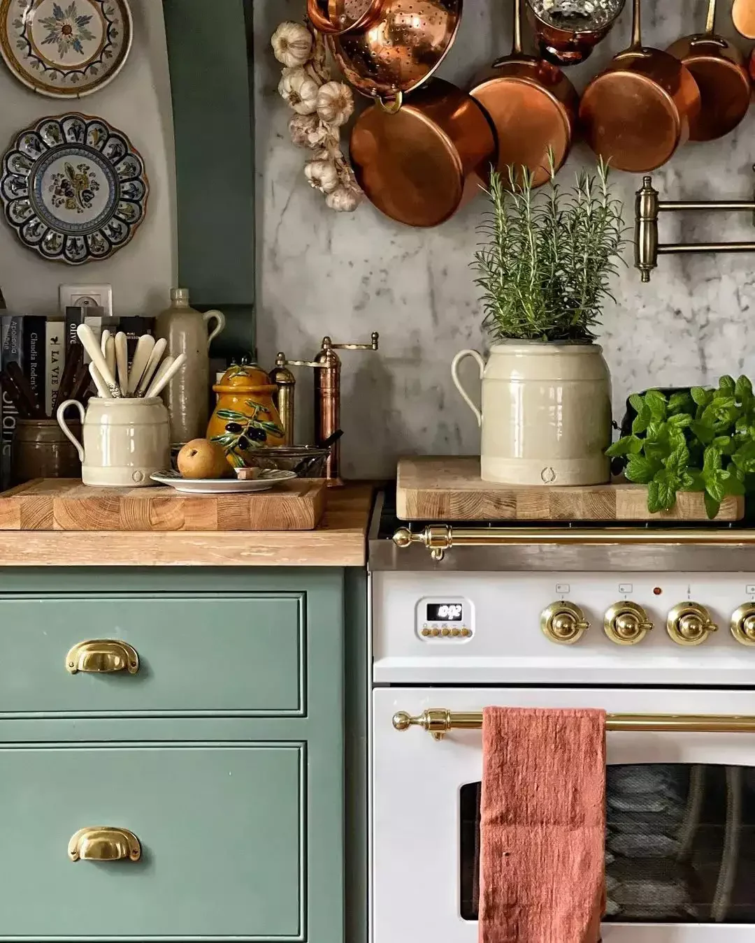 32 Charming Country Kitchen Ideas That'll Make You Never Want to Leave Your Cooking Space 24 Hanging Pots
