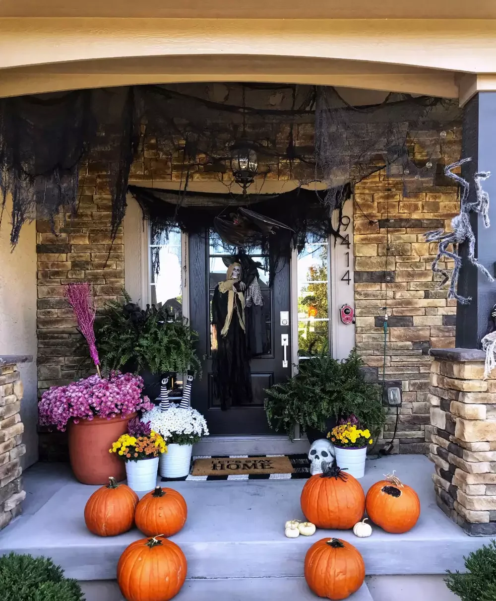 42 Quick Halloween Door Decorations You Can Create in Under an Hour 1 Hanging Skeleton