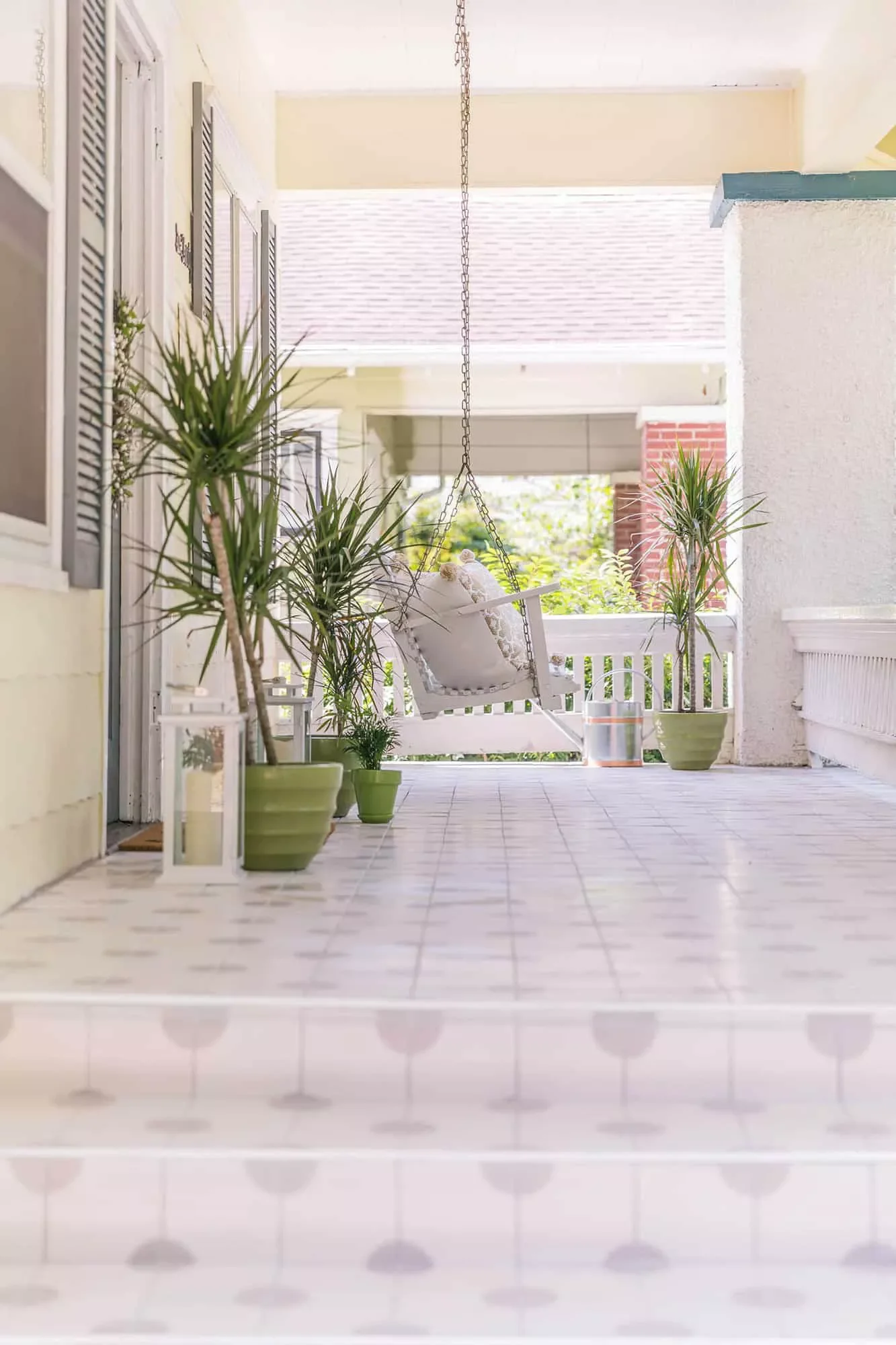 47 Stunning Modern Front Porch Ideas That Will Transform Your Home's Curb Appeal 21 Have Fun With Polka Dots
