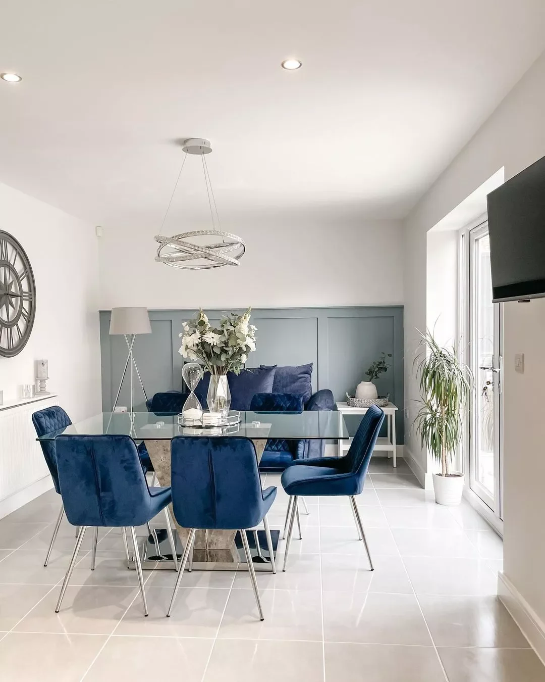 40 Stunning Blue Dining Room Ideas That Will Transform Your Space 33 Have Fun With Velvet