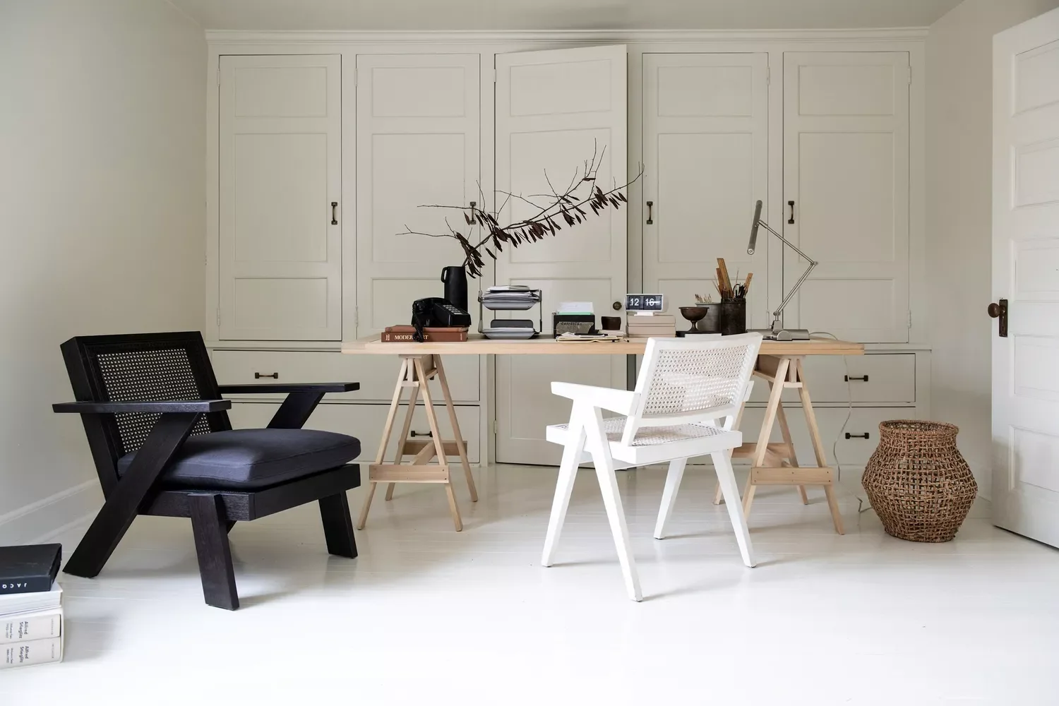 67 Stylish Modern Home Office Ideas That Make Working From Home a Joy Hide Clutter With Built-Ins