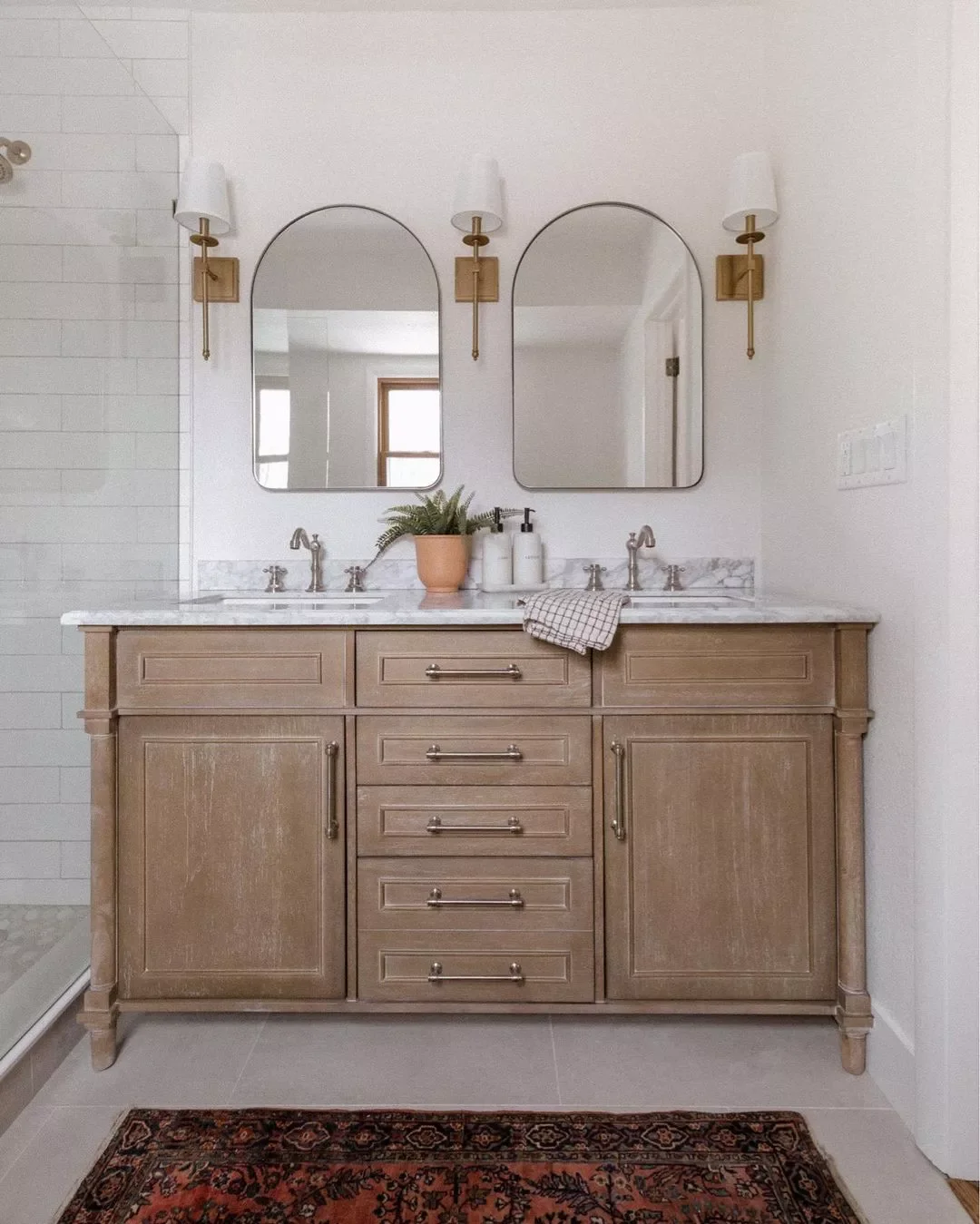 23 Brilliant Bathroom Rug Ideas That Will Transform Your Space 21 Hide Stains With a Dark Rug