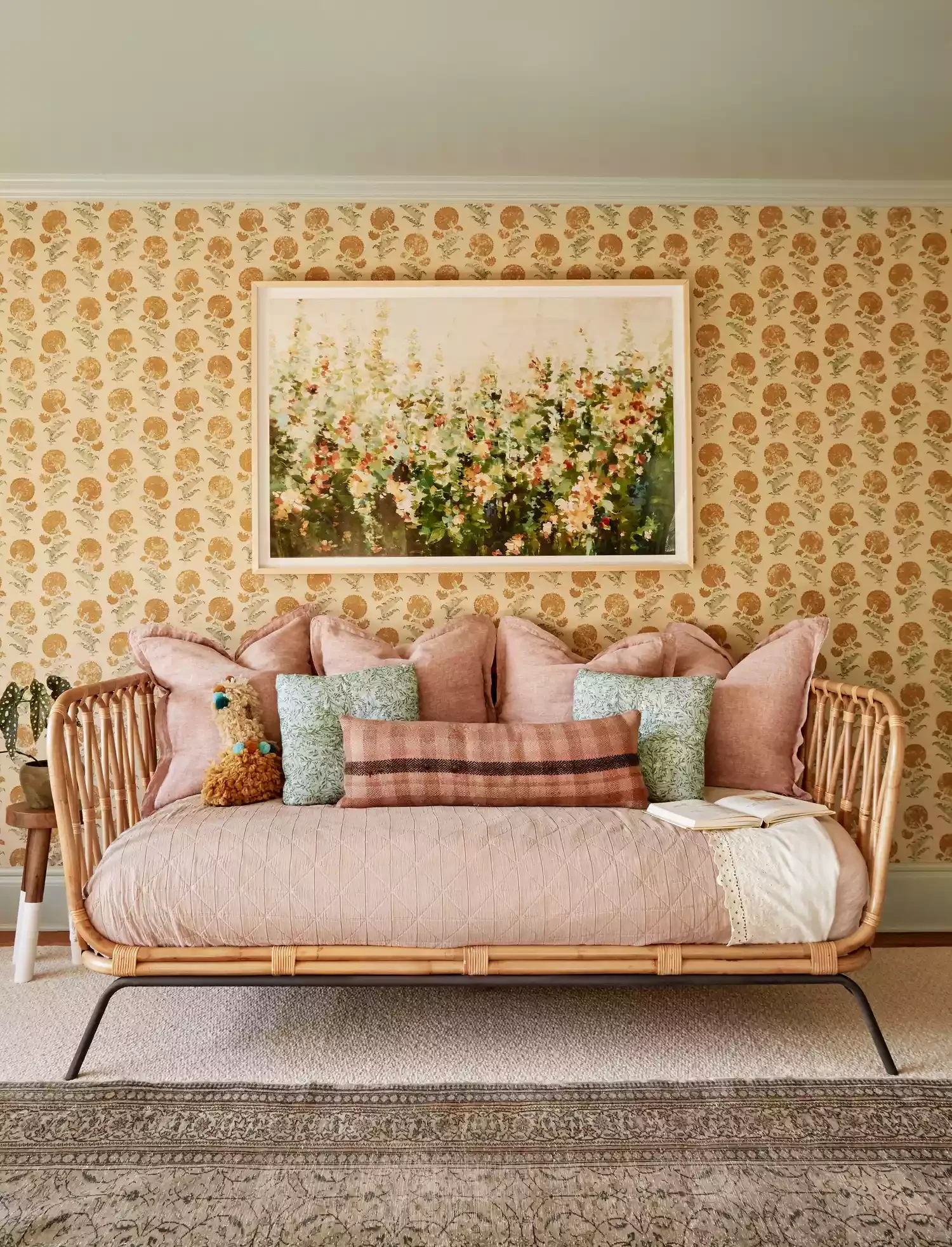 41 Smart Apartment Decorating Ideas to Transform Your Small Space Into a Stylish Home 6 Hide the Bed