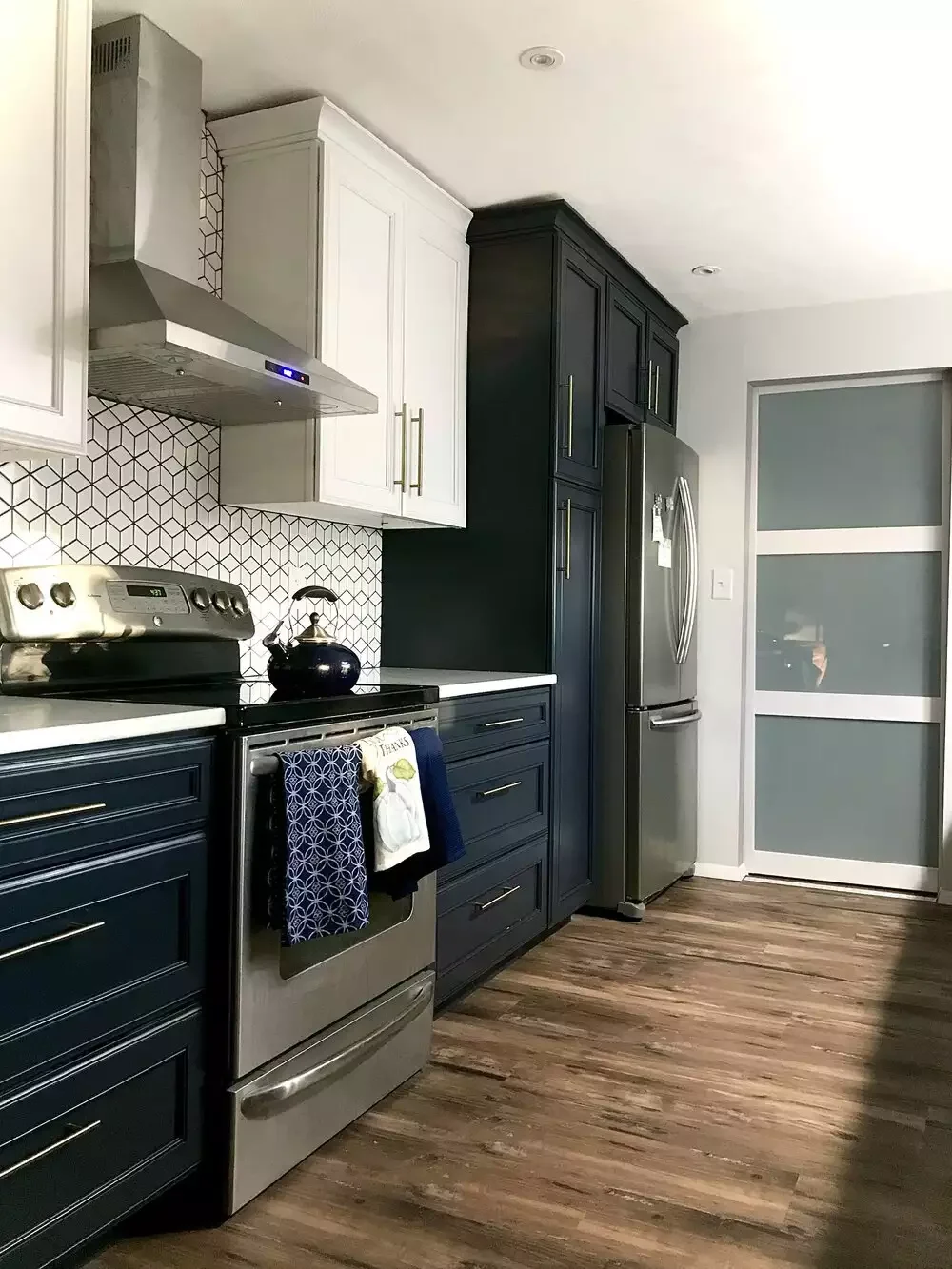 32 Stunning Blue Kitchen Design Ideas That Will Transform Your Space High-Gloss Blue Cabinets
