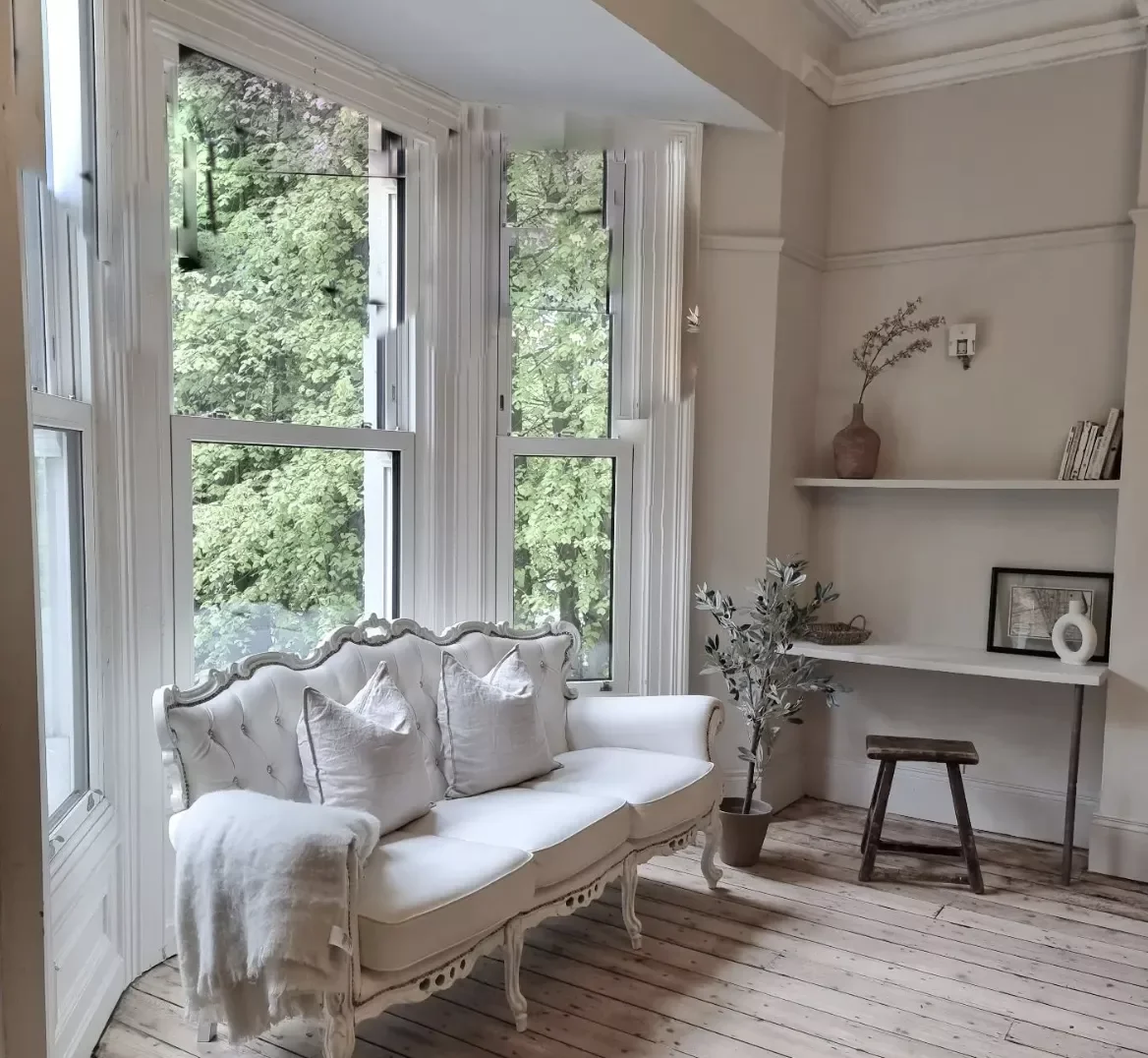 21 Stunning Bay Window Ideas That Will Transform Your Living Room 10 Highlight a Vintage Piece