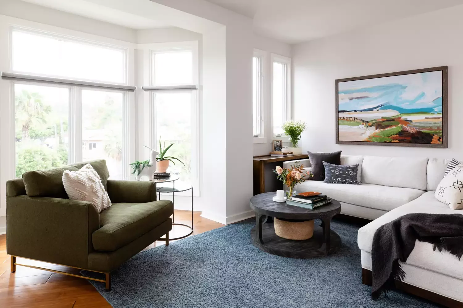 32 Coastal Living Room Ideas That Bring Ocean Vibes Home 24 Hints of Green