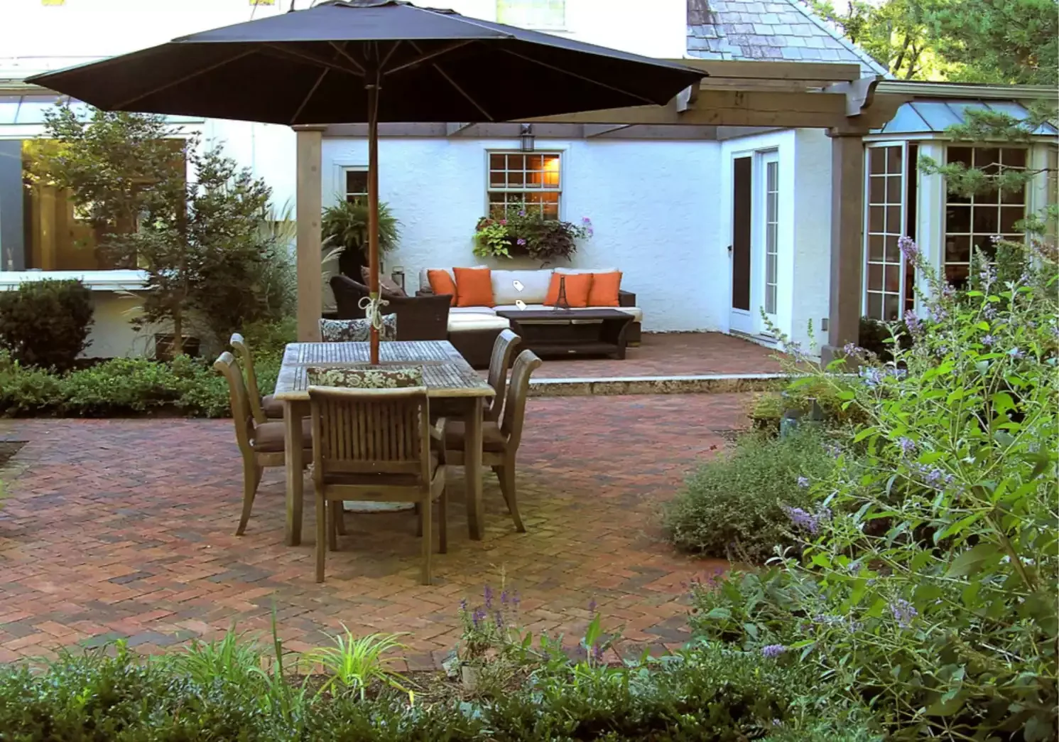 29 Creative Small Backyard Ideas to Transform Your Outdoor Space Honor the History of the Home