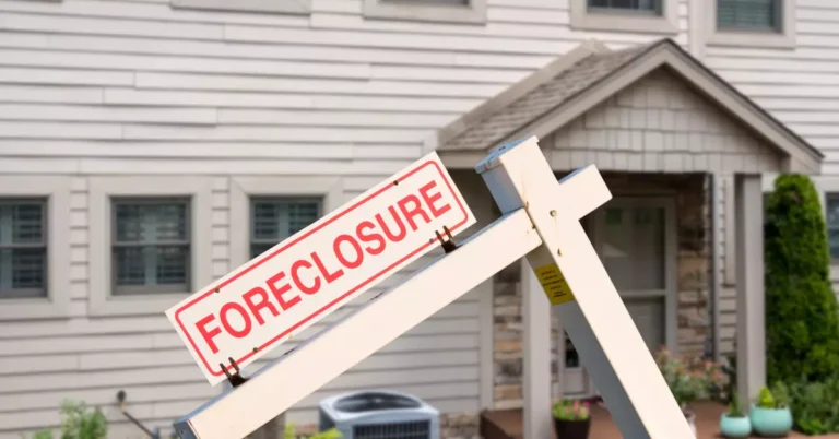 How Long Can a Tenant Stay in a Foreclosed Property in Illinois?