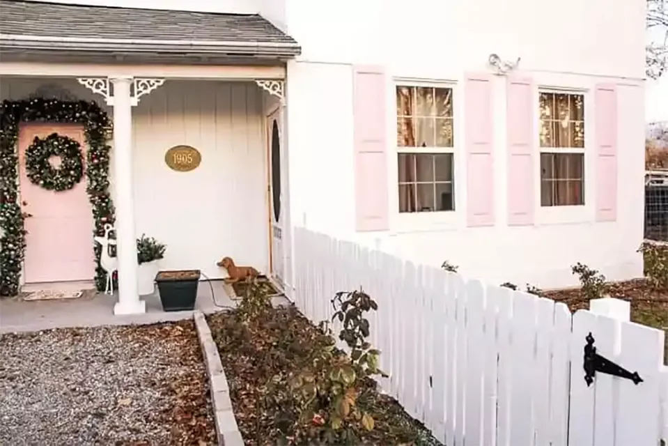 17 DIY Outdoor Decorating Projects to Transform Your Home's Landscape How to Build a Picket Fence