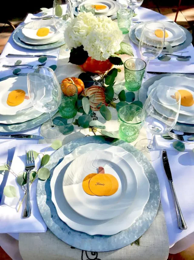 29 Stunning Fall Centerpiece Ideas to Transform Your Seasonal Table 18 Hydrangea Pumpkins