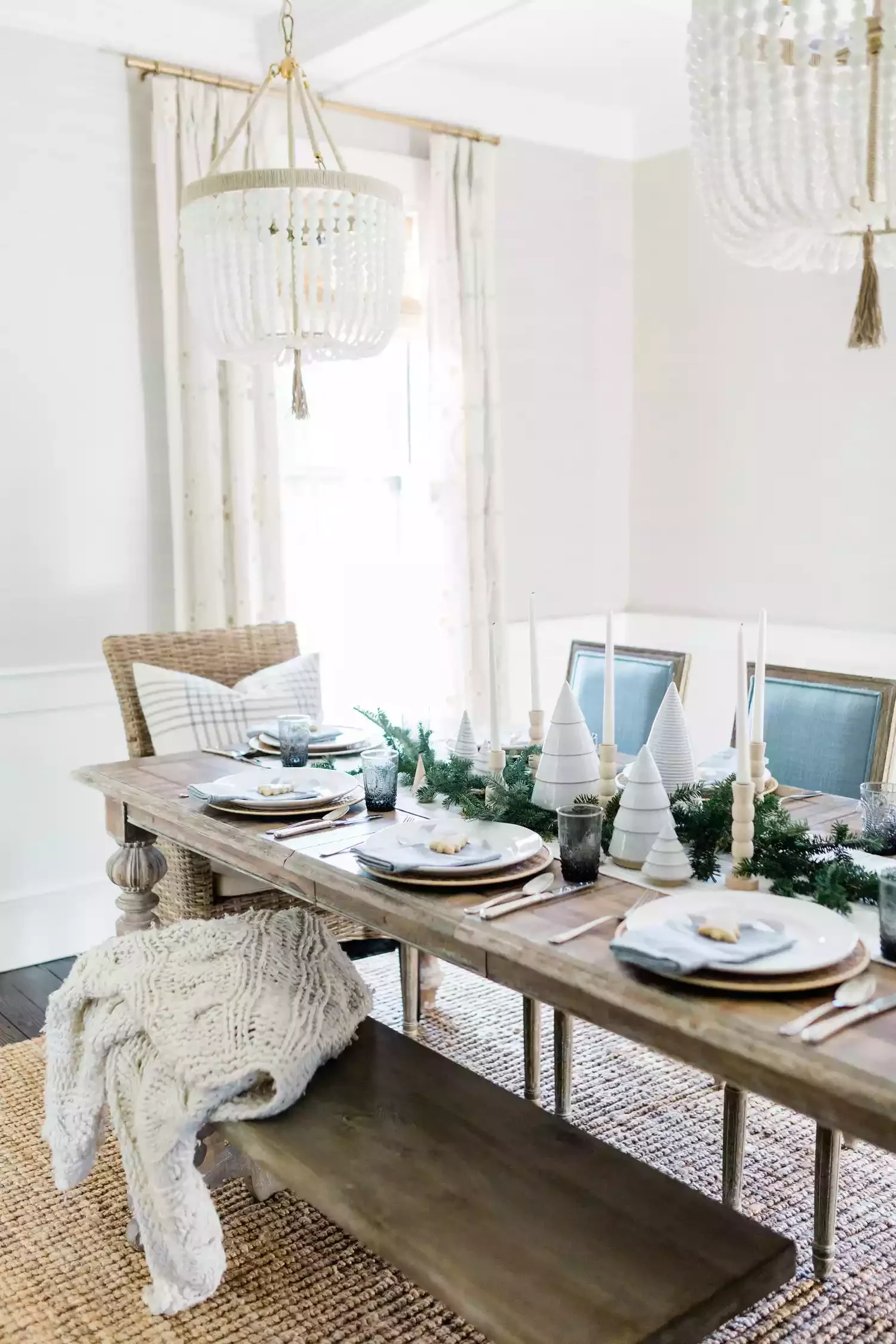 40 Stunning Christmas Table Decor Ideas That Will Make Your Holiday Gatherings Unforgettable 16 Icy Palettes