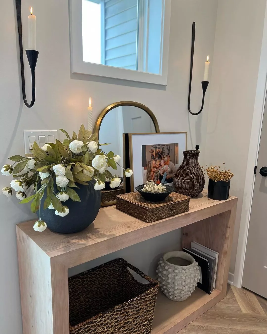 30 Beautiful Modern Farmhouse Entryway Ideas to Create a Stunning First Impression Illuminate Your Space