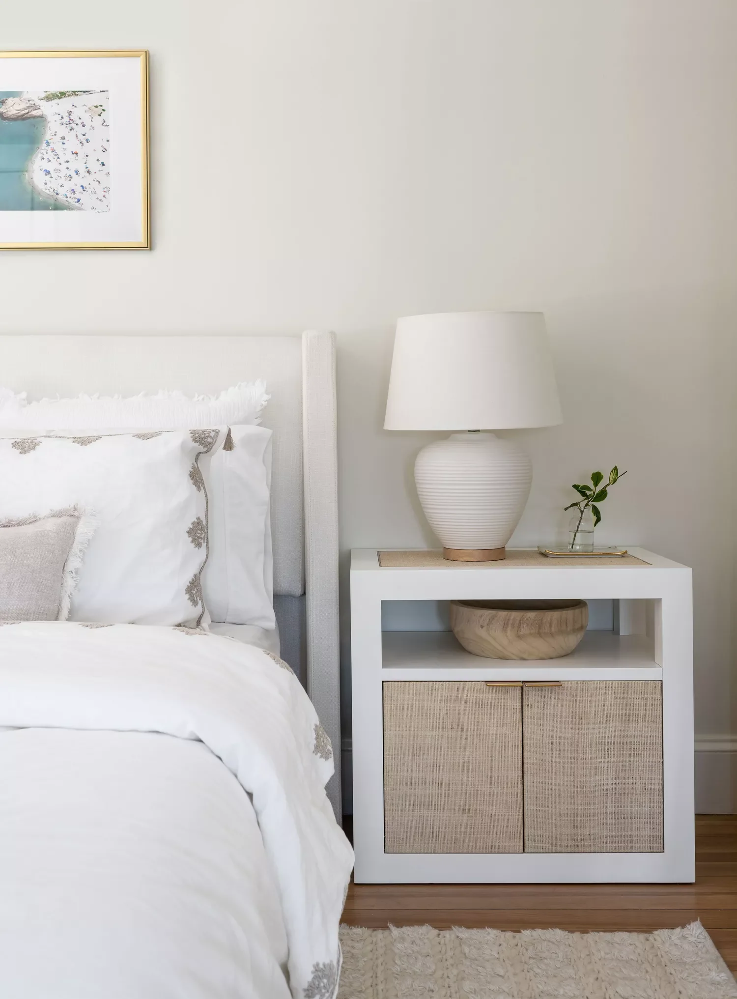 35 Stunning Beach-Inspired Bedroom Ideas That'll Transform Your Space 32 Implement Some Jute