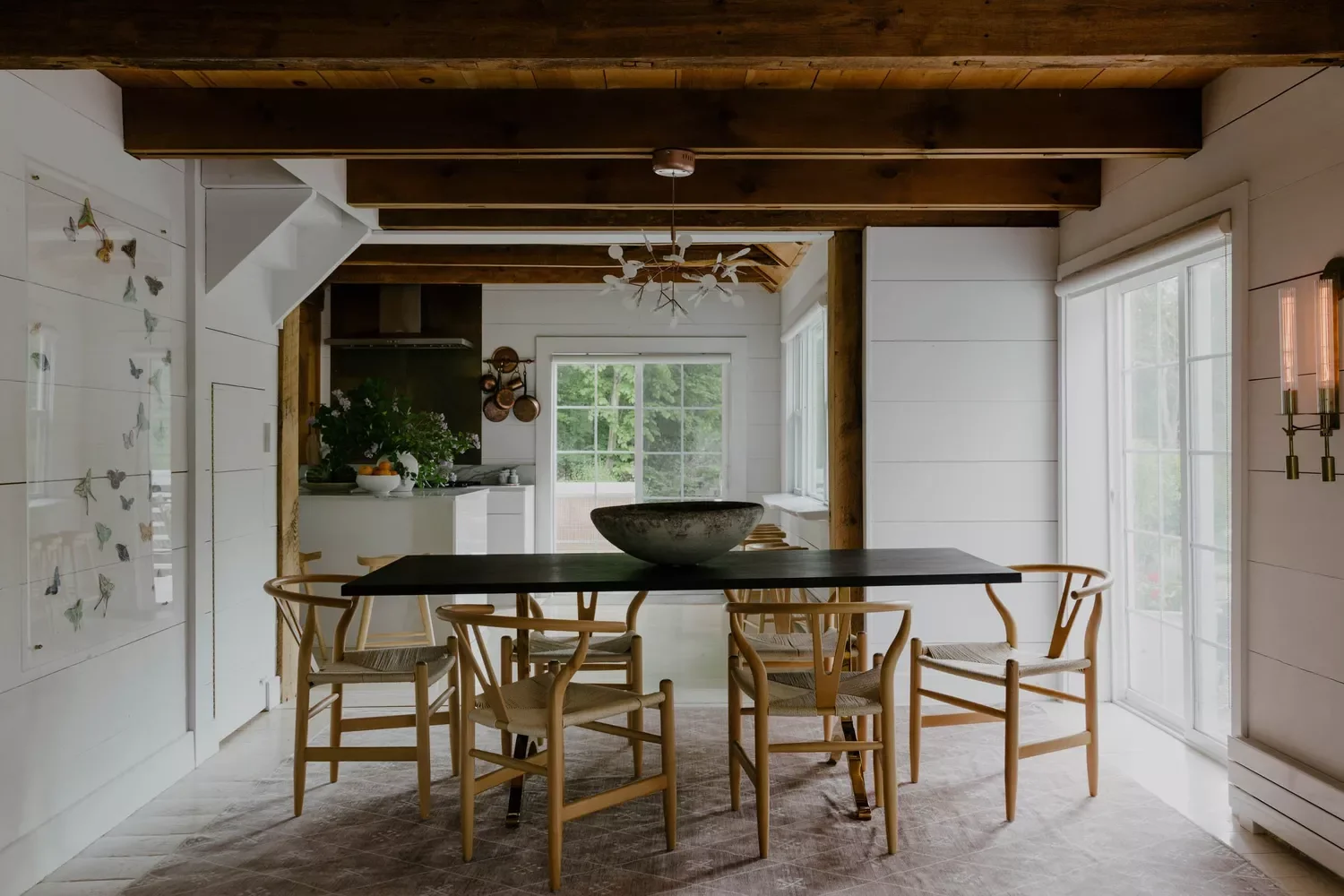 32 Modern Farmhouse Dining Room Ideas That Bring Rustic Warmth to Your Home Include Midcentury Pieces