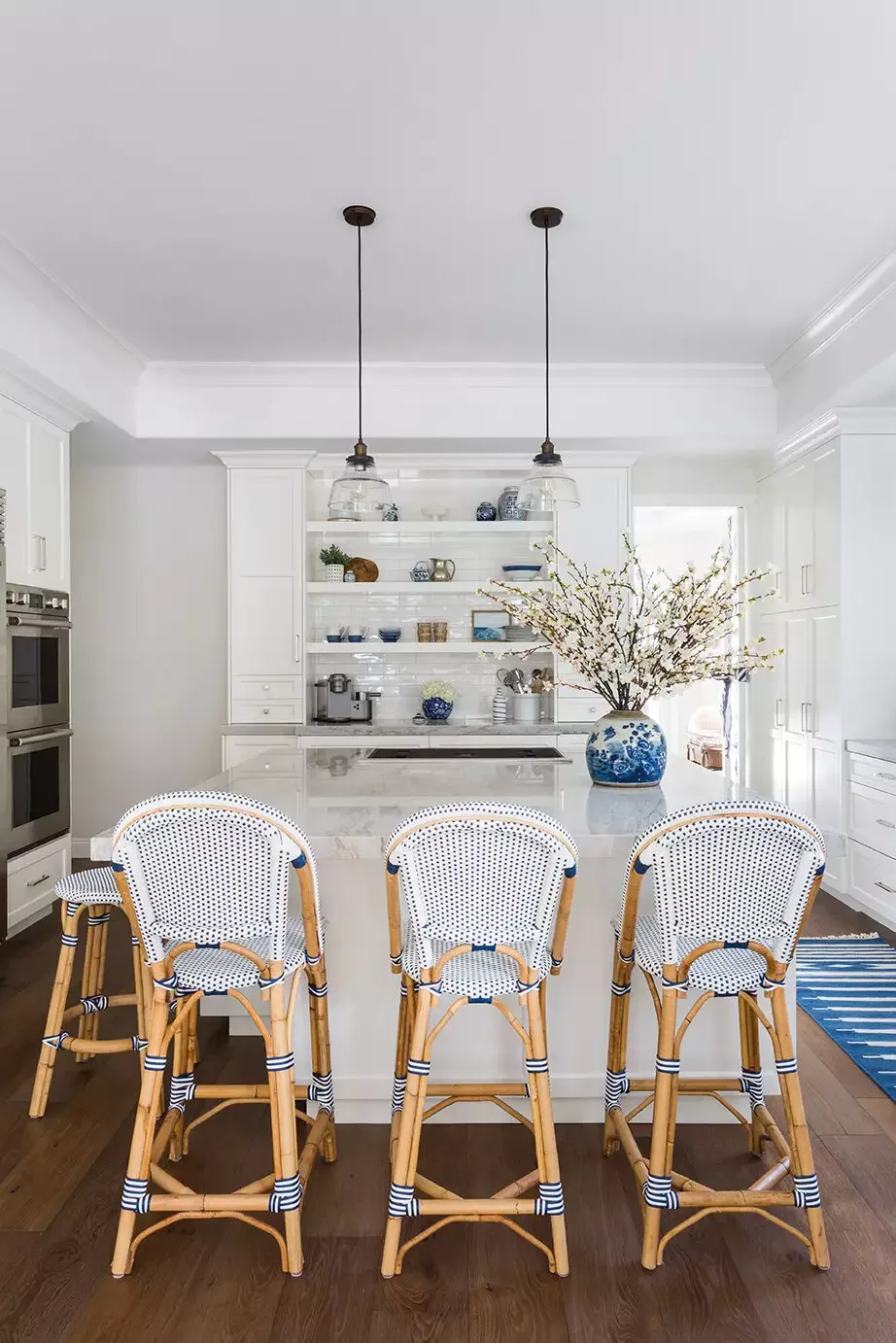 30 Brilliant Ways to Design Your Perfect U-Shaped Kitchen 4 Include Wraparound Seating