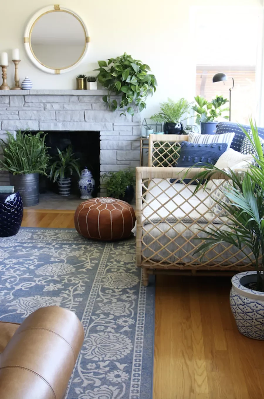 13 Creative Daybed Solutions That Make Small Spaces Feel Bigger and More Functional 11 Include a Daybed in the Living or Family Room
