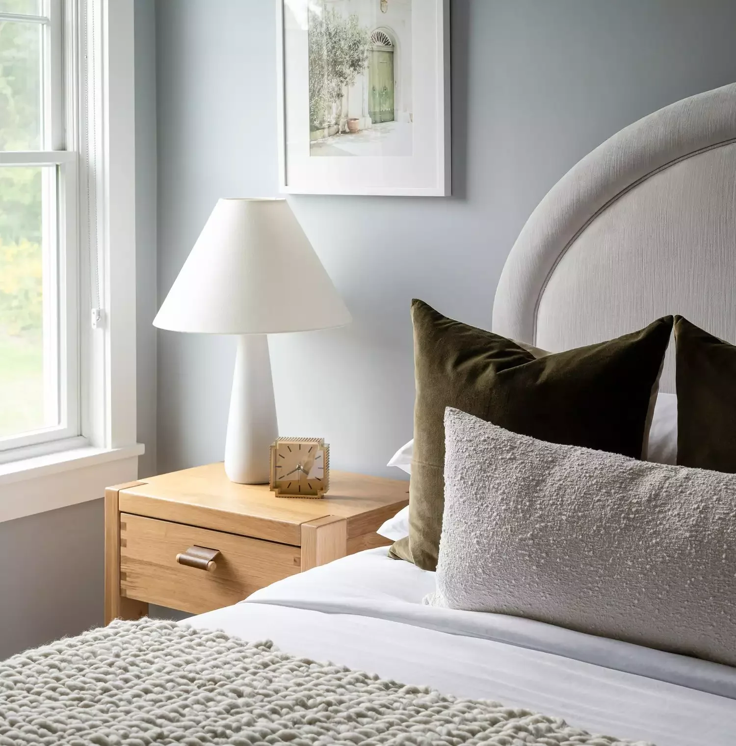 22 Smart Guest Bedroom Ideas That Make Small Spaces Feel Huge 20 Include a Reading Light