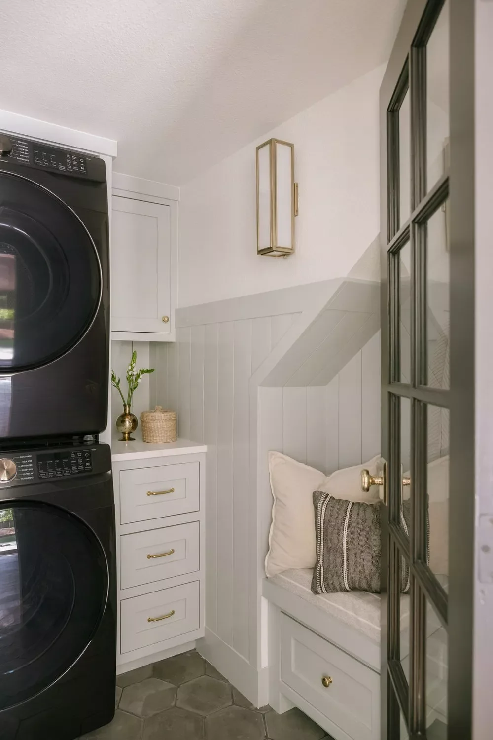 35 Stylish Mudroom and Laundry Room Combination Ideas That Maximize Space Incorporate Bench Seating