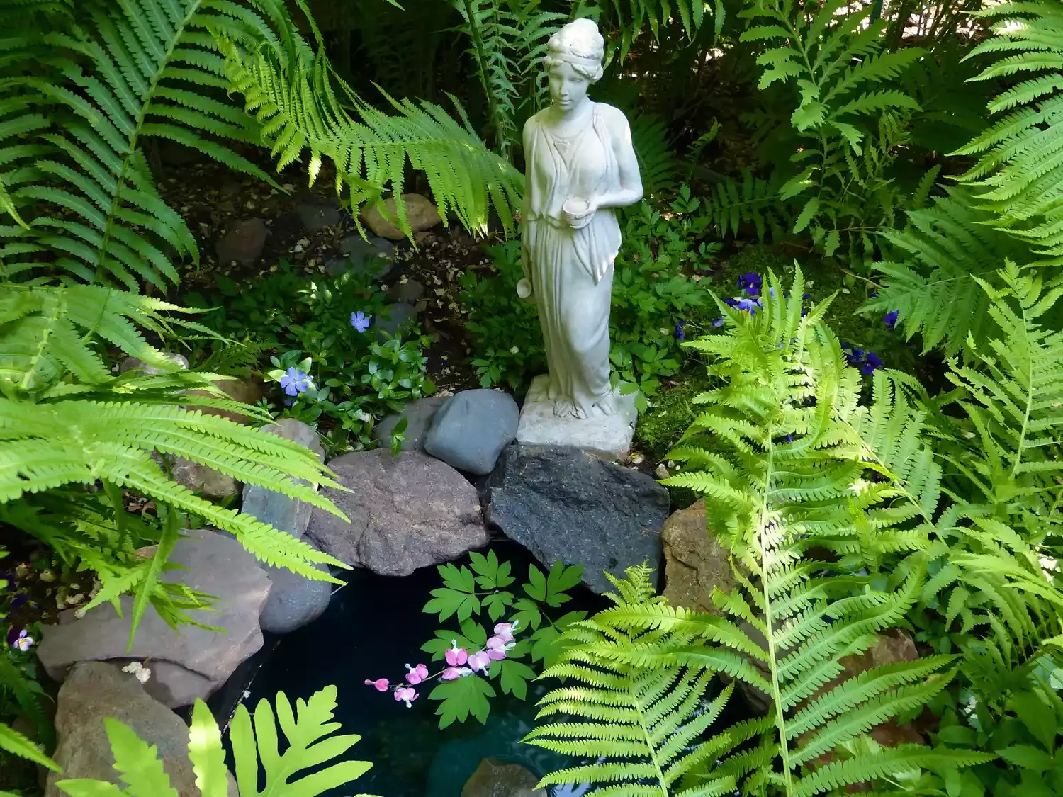 Incorporate Garden Sculptures
