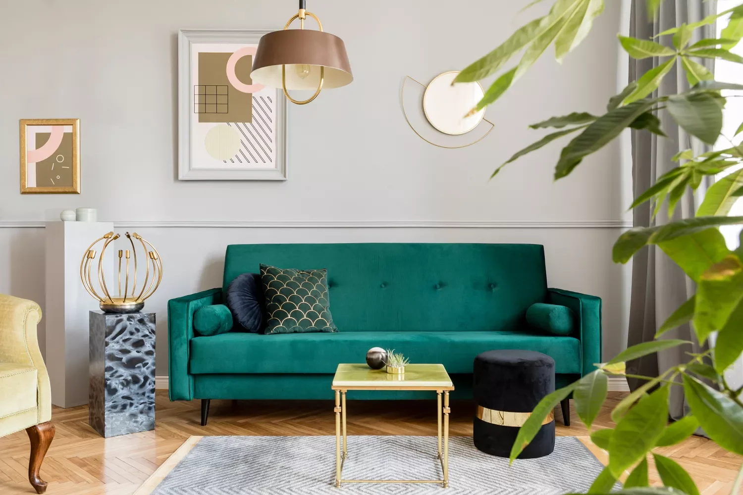 9 Stunning Ways to Style Your Emerald Green Sofa in the Living Room Incorporate Gold Accents