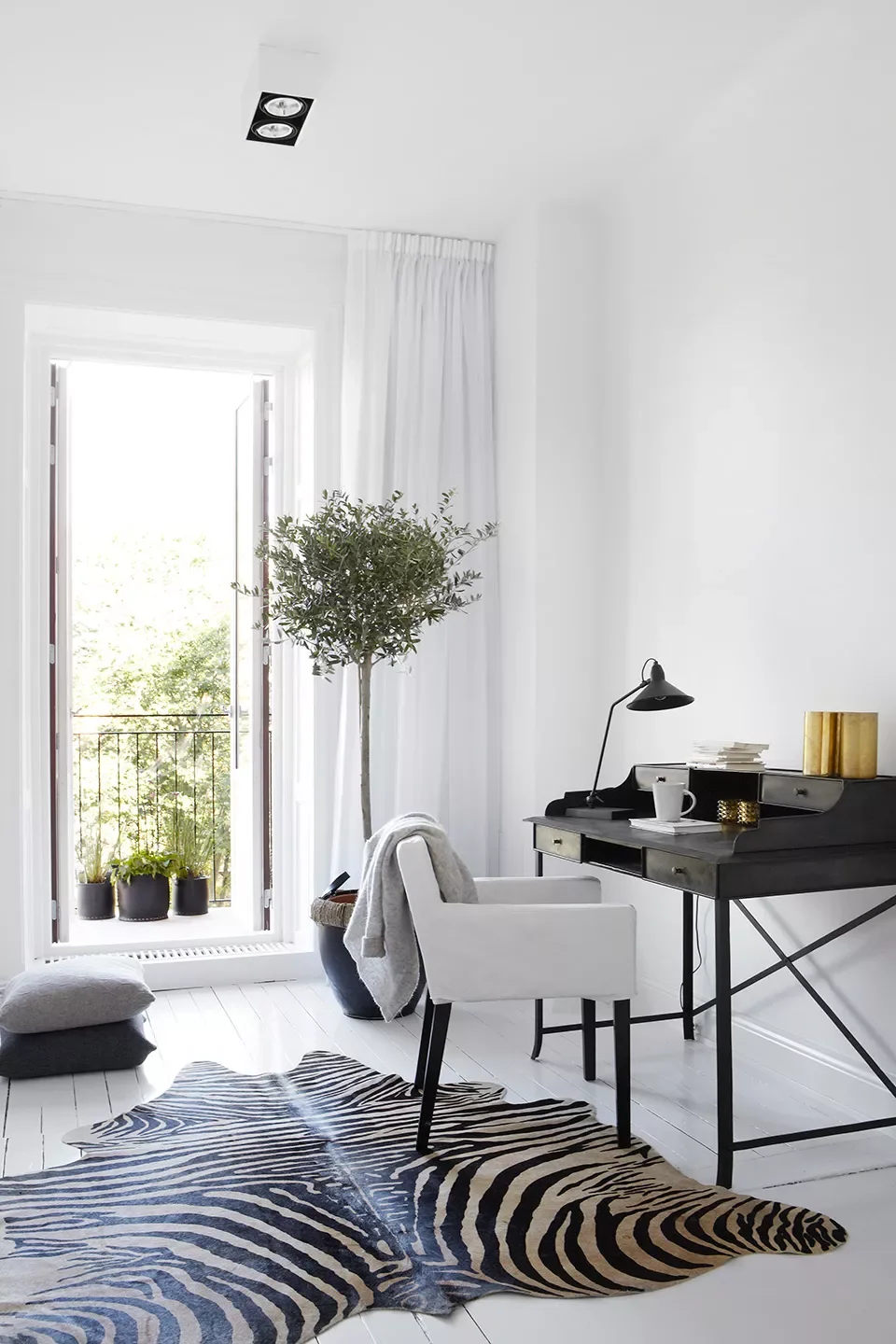 67 Stylish Modern Home Office Ideas That Make Working From Home a Joy Incorporate Natural Greenery