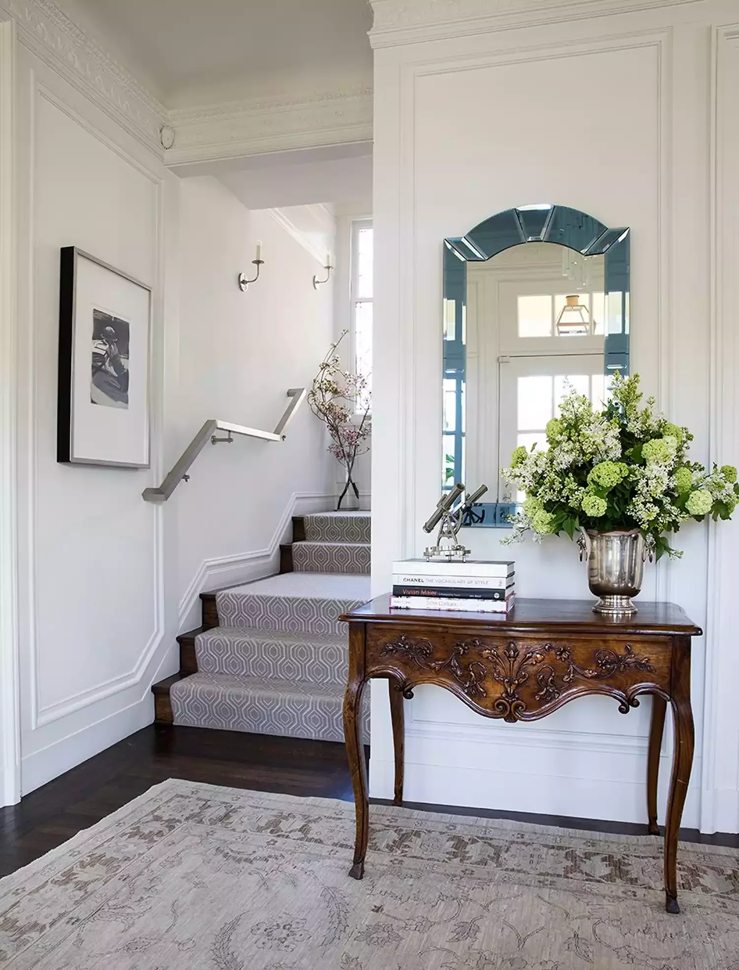 32 Staircase Design Ideas That Transformed Homes This Year Incorporate Silver Accents