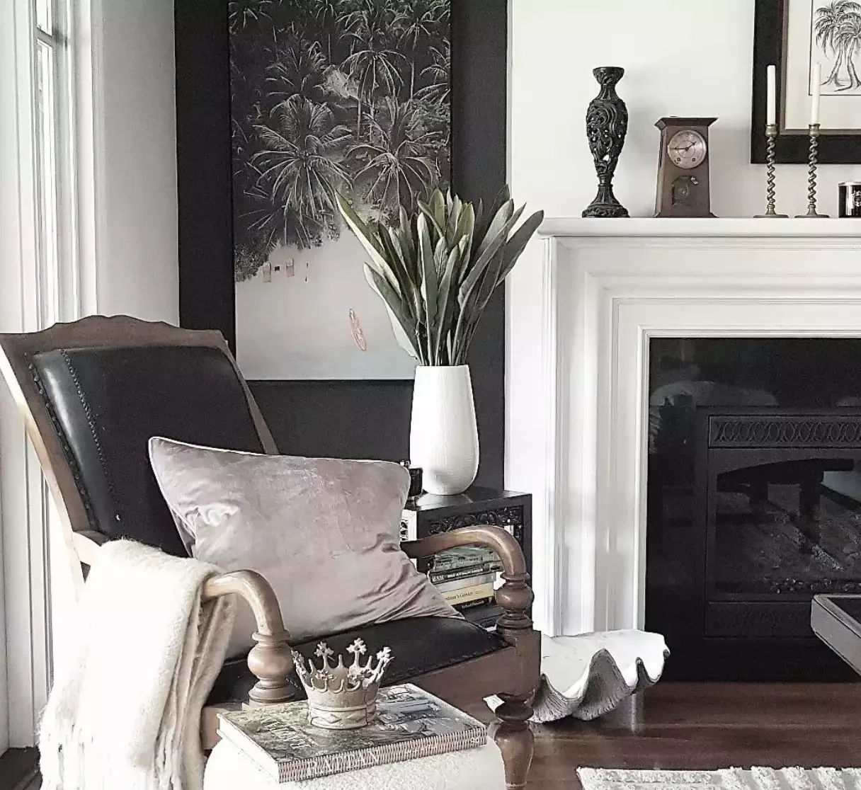 30 Stunning Black and White Living Room Ideas That Will Transform Your Space 20 Incorporate Some Bouclé