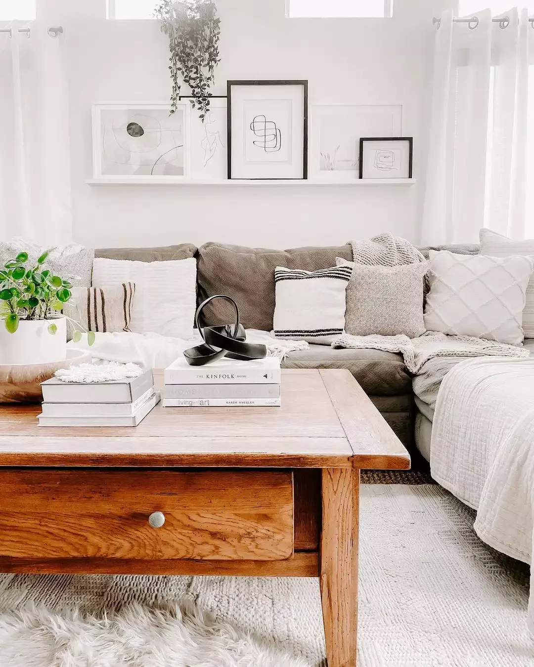 12 Beautiful Ways to Design a Cozy Minimalist Living Room 5 Incorporate Subtle Patterns