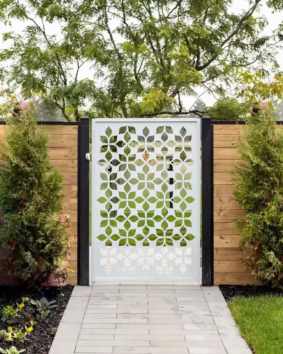 60 Garden Decor Ideas That Transform Your Outdoor Space Incorporate White Accents
