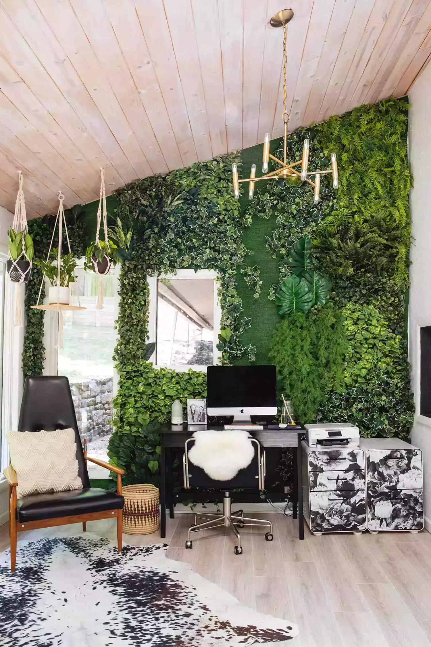 67 Stylish Modern Home Office Ideas That Make Working From Home a Joy Incorporate a Living Wall
