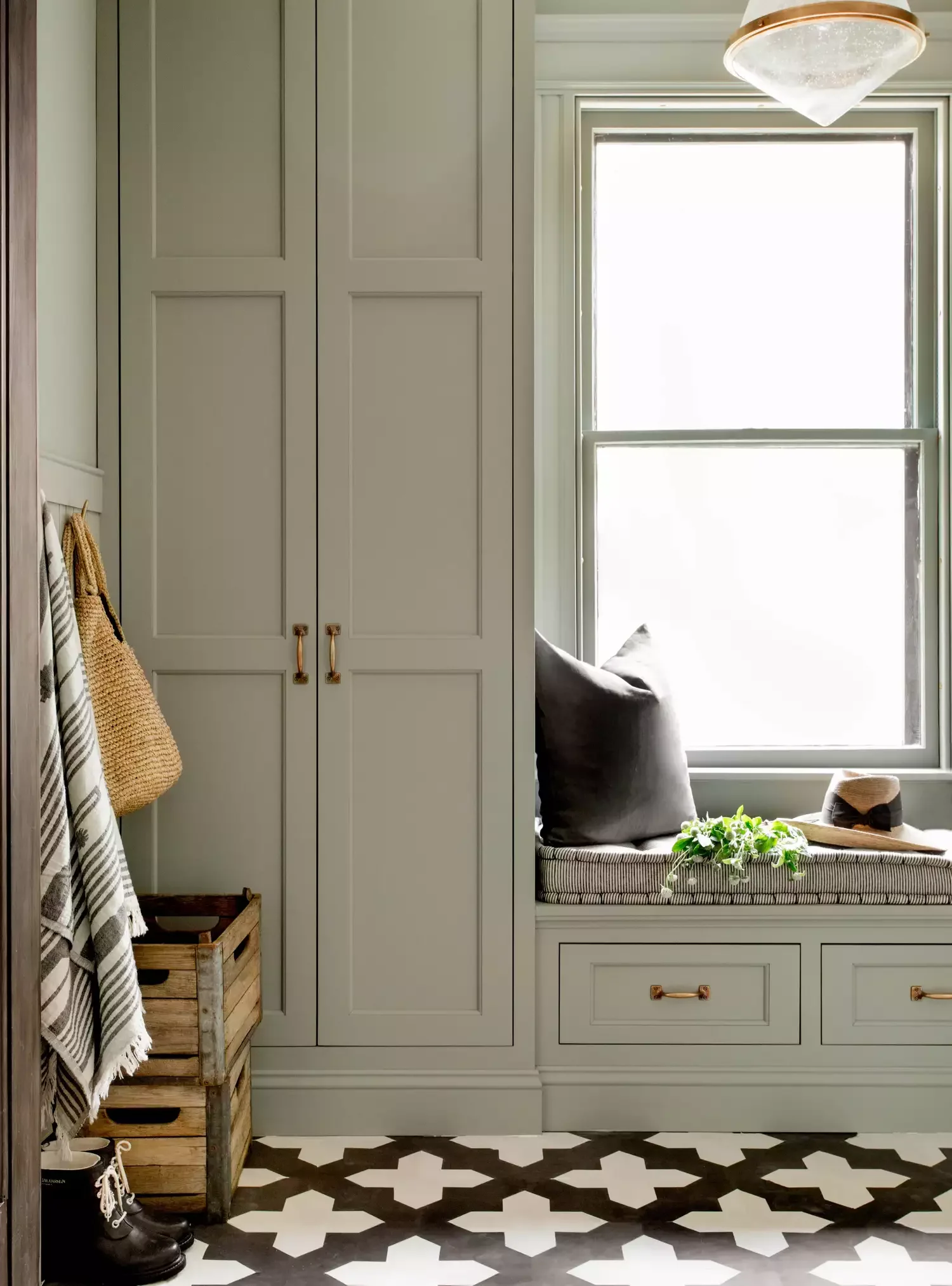 46 Creative Mudroom Design Ideas to Transform Your Entryway Incorporate a Window Seat