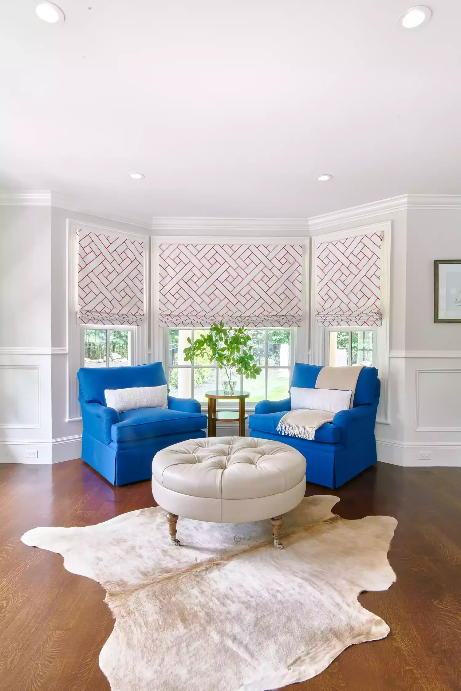 22 Creative Bay Window Dressing Ideas That Will Transform Your Space 3 Individual Roman Shades