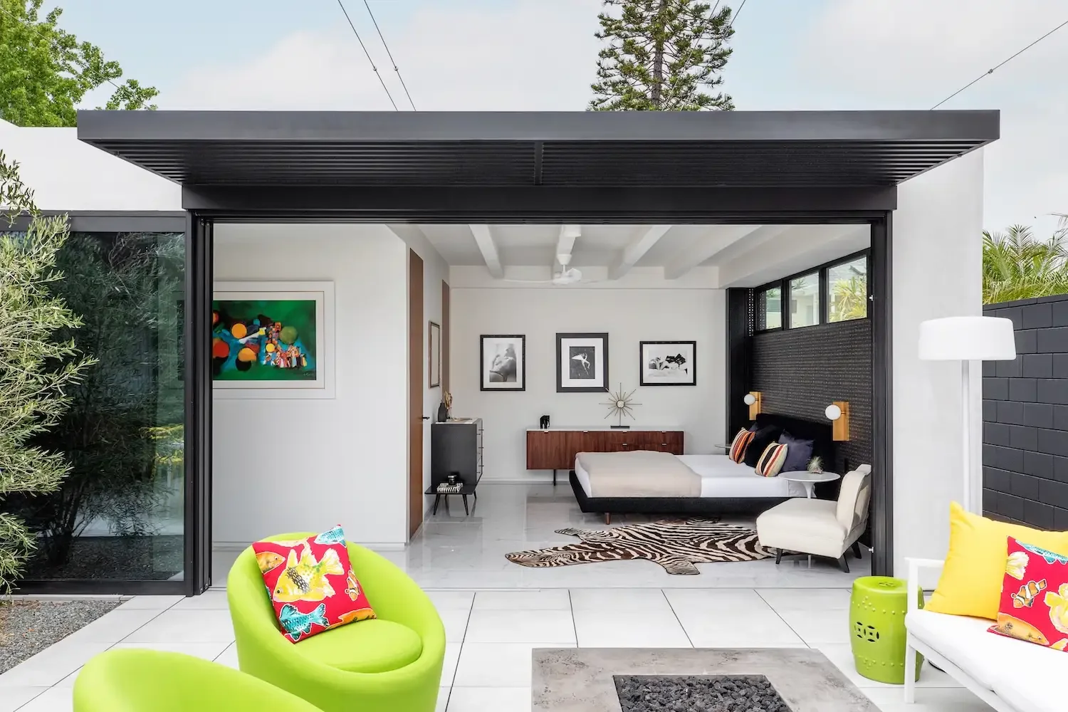 52 Beautiful Courtyard Ideas That Transform Your Outdoor Living Space Indoor Outdoor Courtyard