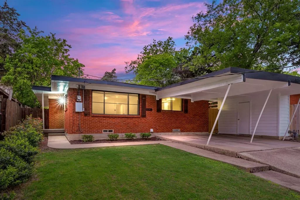 23 Brilliant Carport Designs That Perfectly Merge Beauty and Practicality 5 Industrial Style Carport