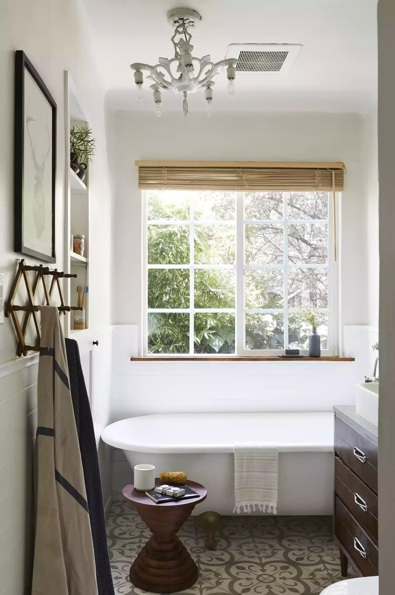 18 Beautiful Beige Bathroom Ideas That Minimalists Absolutely Adore 7 Install Blinds